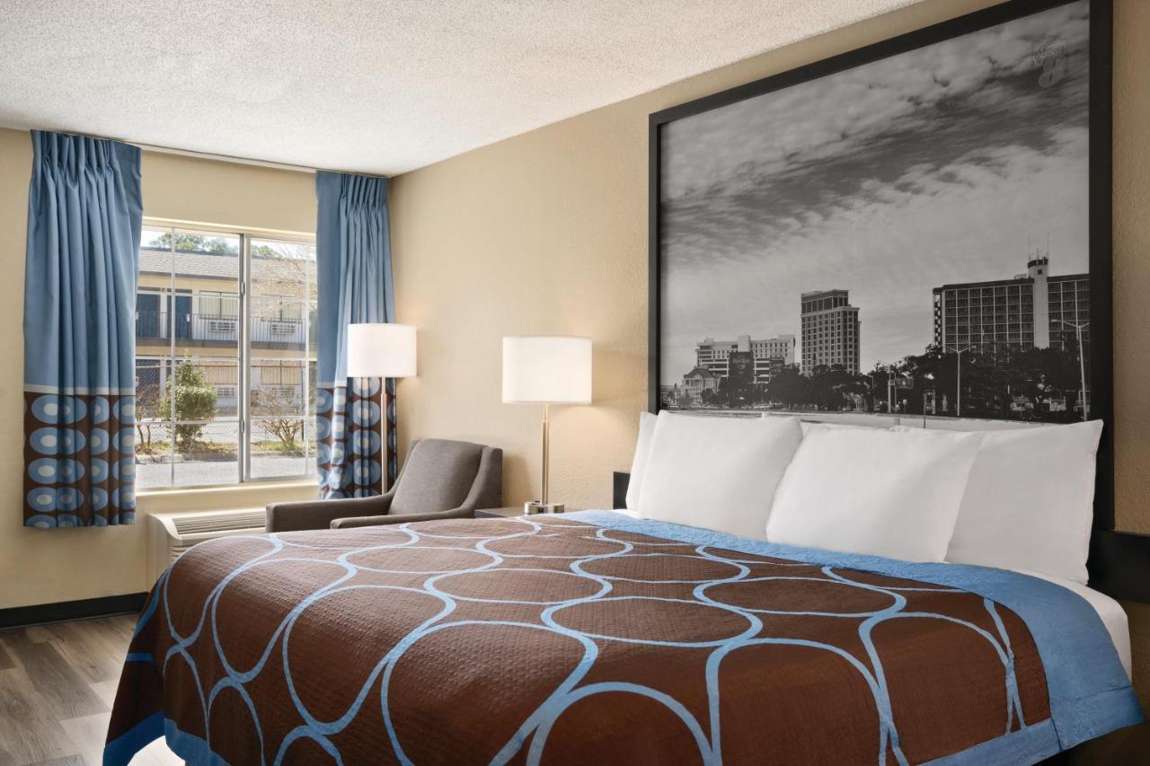 Super 8 By Wyndham Biloxi Airport