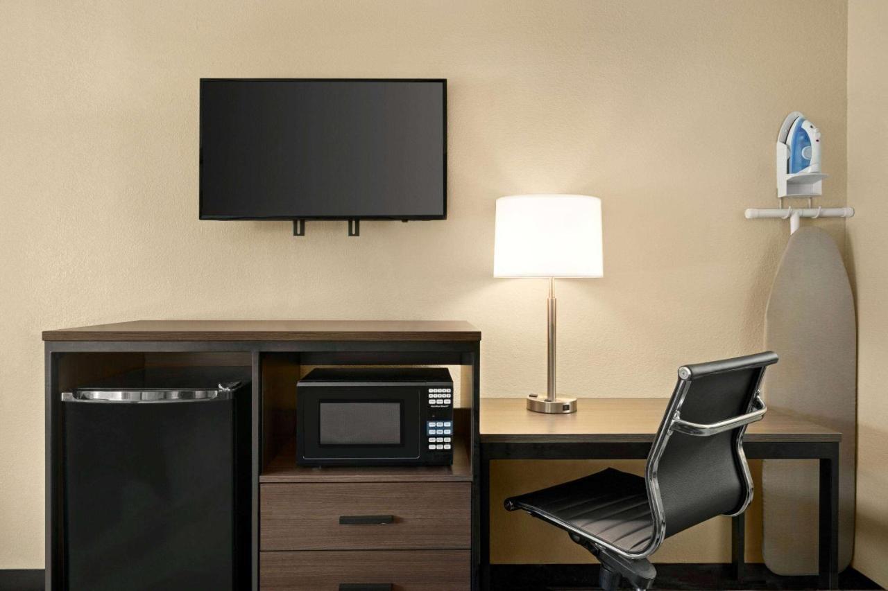 Motel Super 8 By Wyndham Biloxi Airport 2*